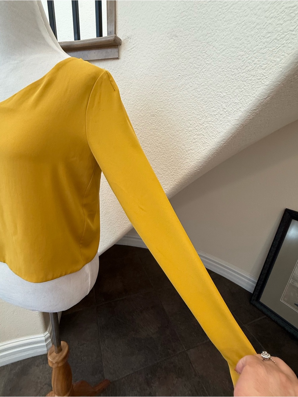 Babaton Mustard Yellow Long Sleeve V Neck Top XS Chic Minimalist Blouse - Picture 5 of 10